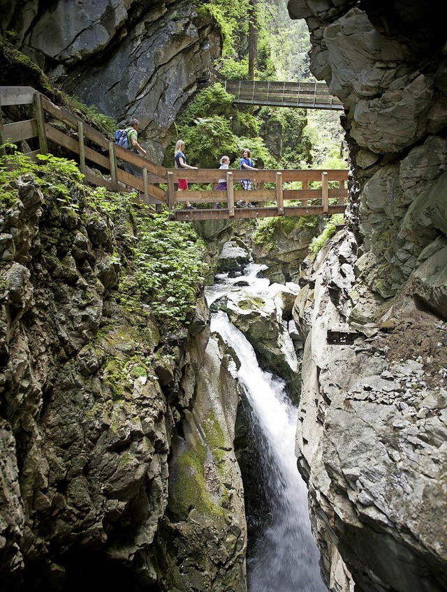 Wo das Wasser sich durch den Fels gefr...an sich vom Heimfahrt-Horror erholen.   | Foto: CH.Schreiber