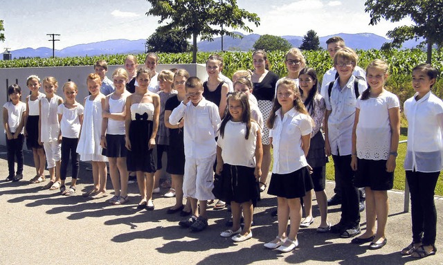 Die Kinder und Jugendlichen nach dem g... neben der Malteserhalle Heitersheim.   | Foto: musikschule markgrflerland