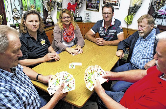 Sie spielen jeden Dienstag ihr Lieblin...piel, die Cegofreunde Donaueschingen.   | Foto: Limberger