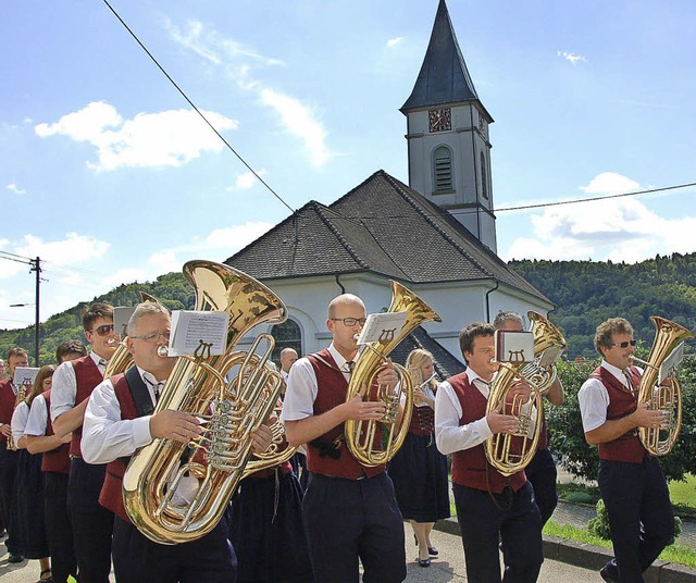 Die Prozession durch das  Dorf ist beim Eberfinger Patrozinium Tradition.  | Foto: Jutta Binner-Schwarz