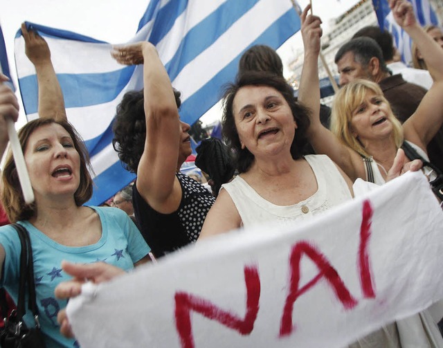 Diese Frauen sind fr ein &#8222;Nai&#...beim Referendum am kommenden Sonntag.   | Foto: dpa