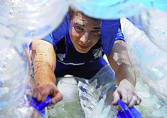 Beim Bubble Soccer in Freiburg  | Foto: Miroslav Dakov