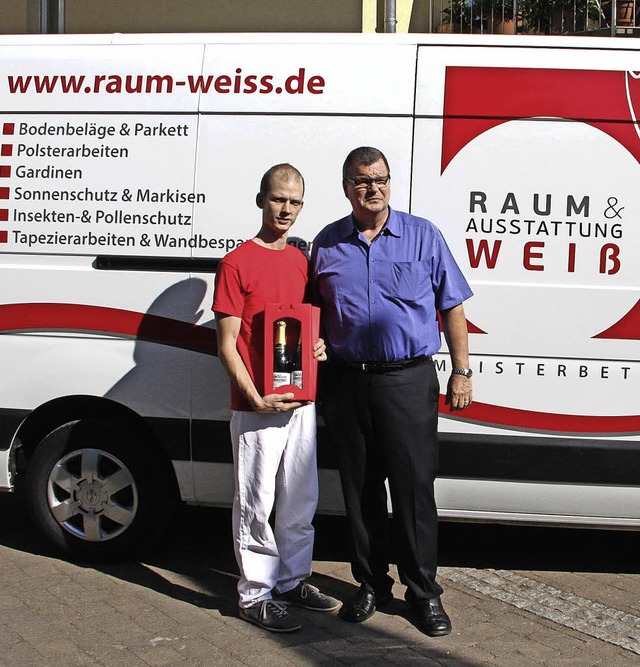Brgermeister Matthias Guderjan gratulierte Florian Wei zur Neuerffnung.   | Foto: Privat