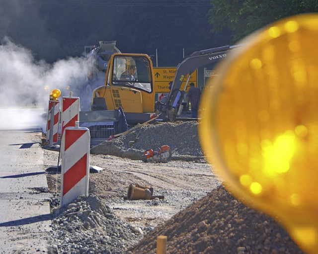 Geld fr den Straenbau  gibt es aus dem Ausgleichsstock.   | Foto: Bury