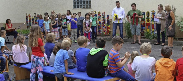 Ein Fest war die Einweihung des Hunder...erzauns an der Grundschule Hllstein.   | Foto: Hege