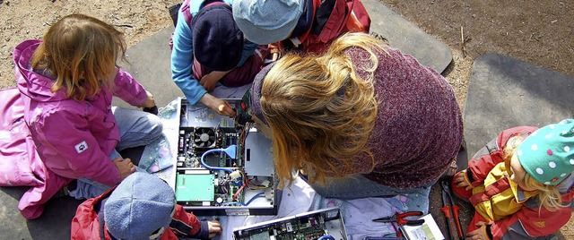 Aus defekten Elektronikteilen machen d...artens funktionsgeladene Kunststcke.   | Foto: ZVG