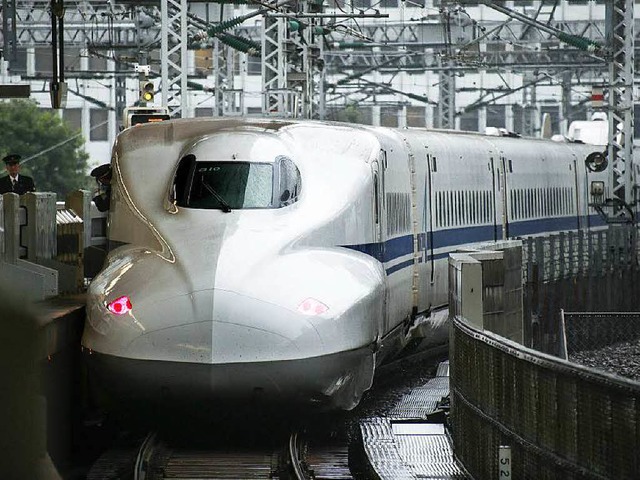 In einem solchen Shinkansen kam es zu der Selbstverbrennung.   | Foto: dpa