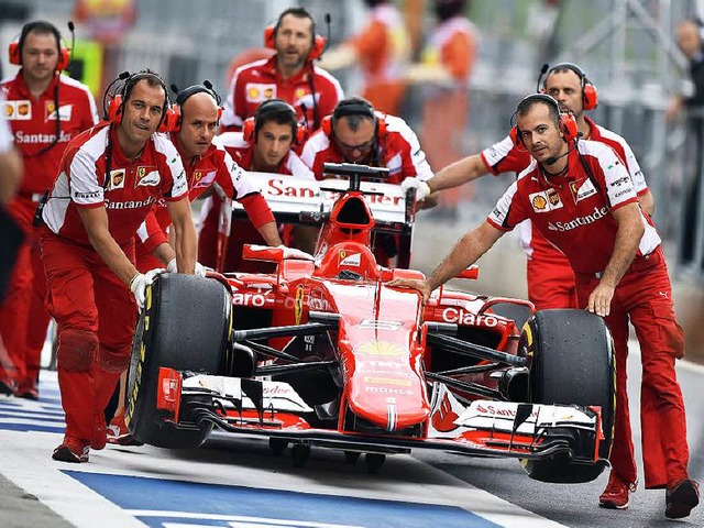 Ferrari &#8211; hier mit Sebastian Vet...Millionensumme allein frs Mitmachen.   | Foto: DPA