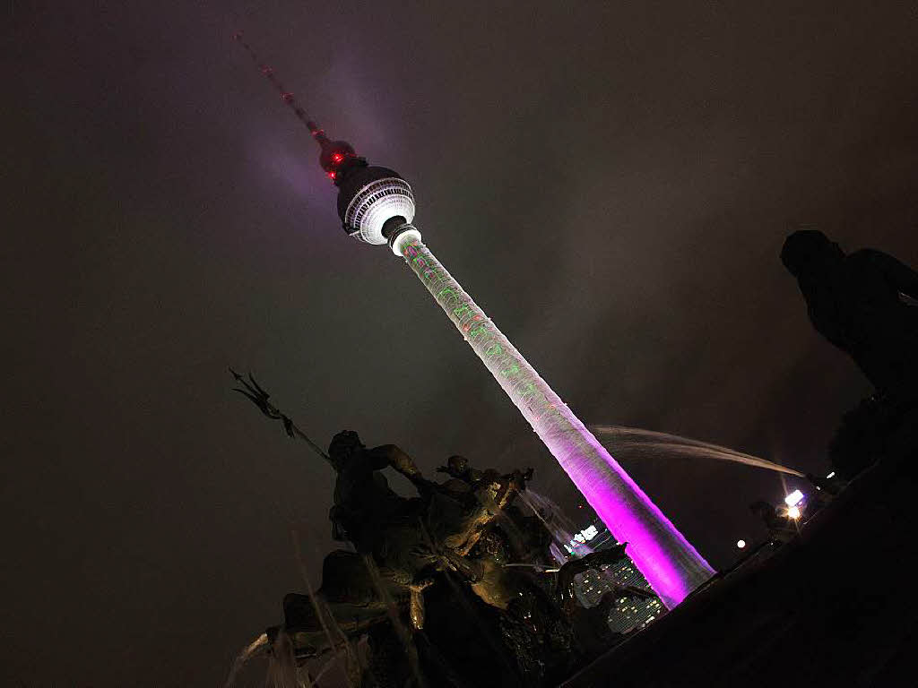 Und beim 368 Meter hohen Berliner Fernsehturm haben Besucher Aussicht auf 203 und 207 Metern.