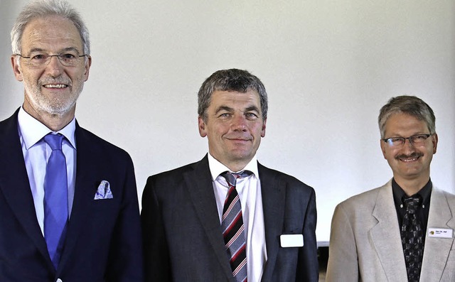 Beim Abschied fr  Uli Frick:   Stepha...nd Nachfolger Eberhard Hof (von links)  | Foto: Dagmar Barber