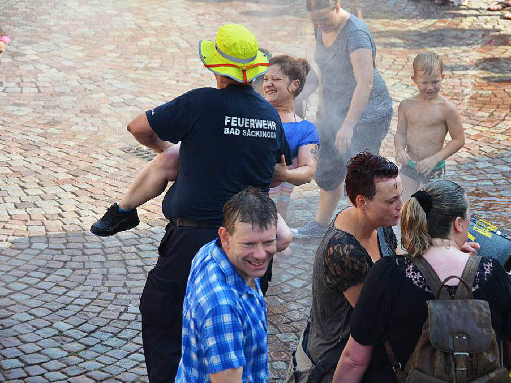 Da blieb keiner trocken: der Splashmob der Feuerwehr Bad Sckingen