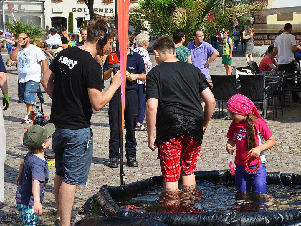 Da blieb keiner trocken: der Splashmob der Feuerwehr Bad Sckingen