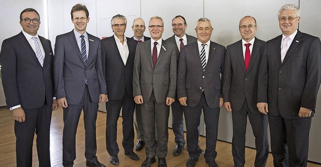 Sparkassenchef Ulrich Feuerstein, Vors...Rainer Lehmann aus dem Verwaltungsrat.  | Foto: Volker Mnch