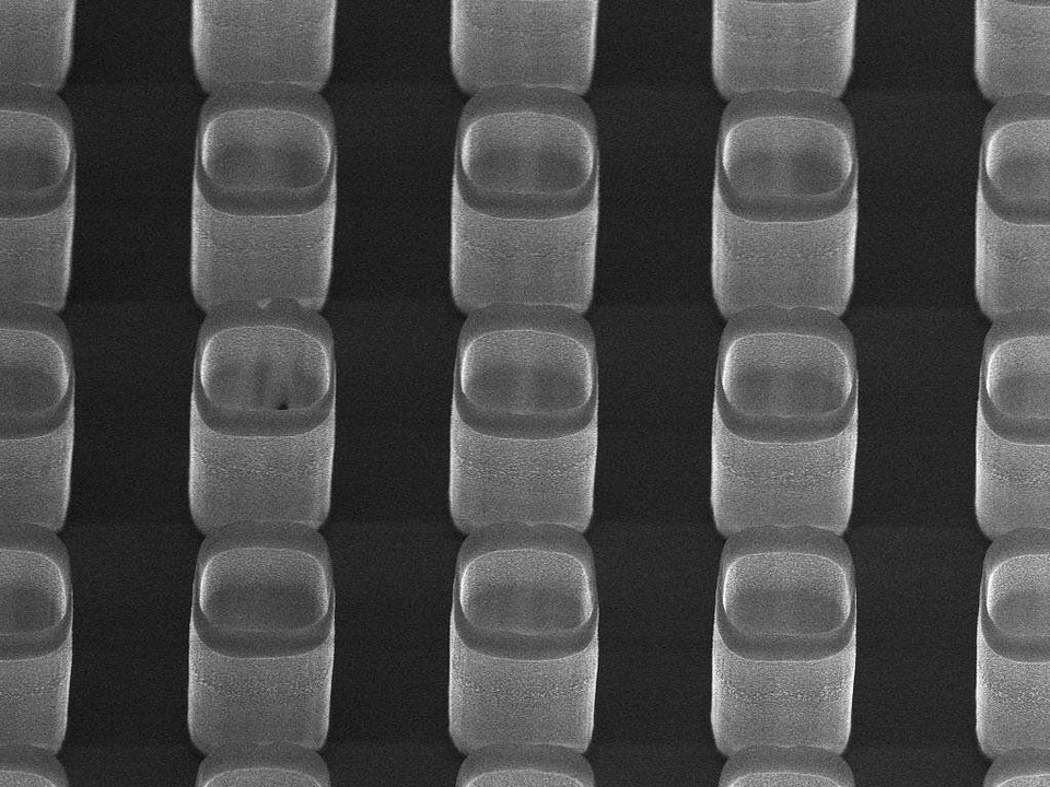 Von Margit Zacharias erzeugte Container mit nanometerdicken Wänden  | Foto: Zacharias