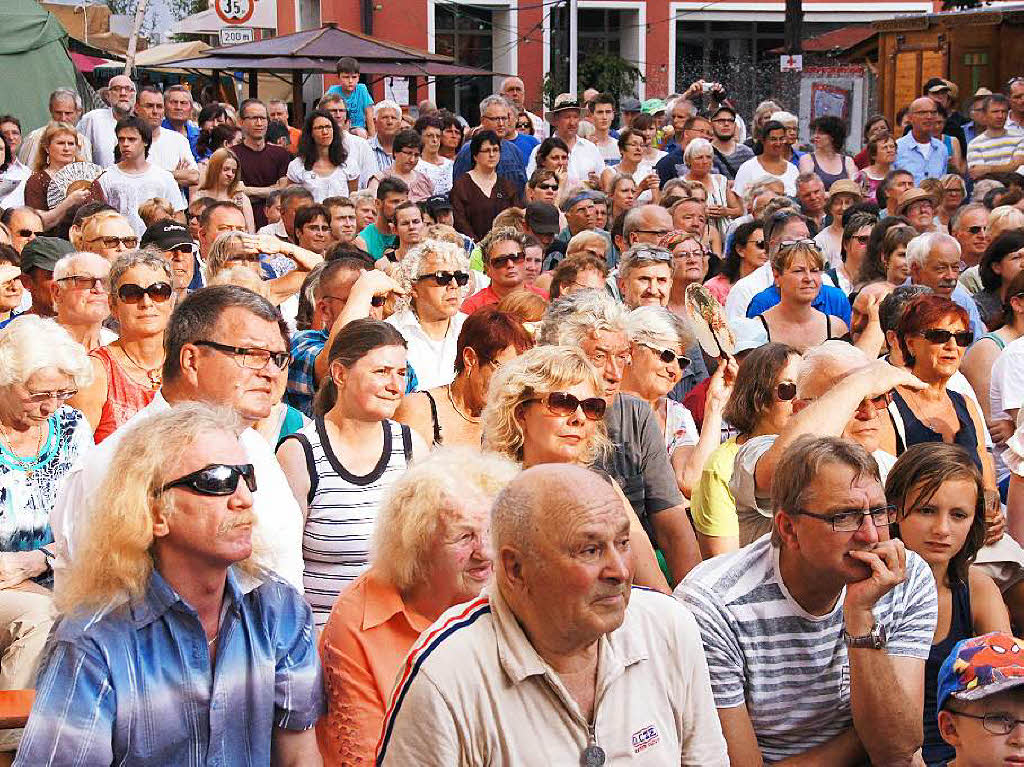 Brgerschauspiel zum historischen Altstadtfest: „Das Weiberlehen zu Kenzingen“ hatte trotz Hitze zur Premiere viele aufmerksame Zuschauer.