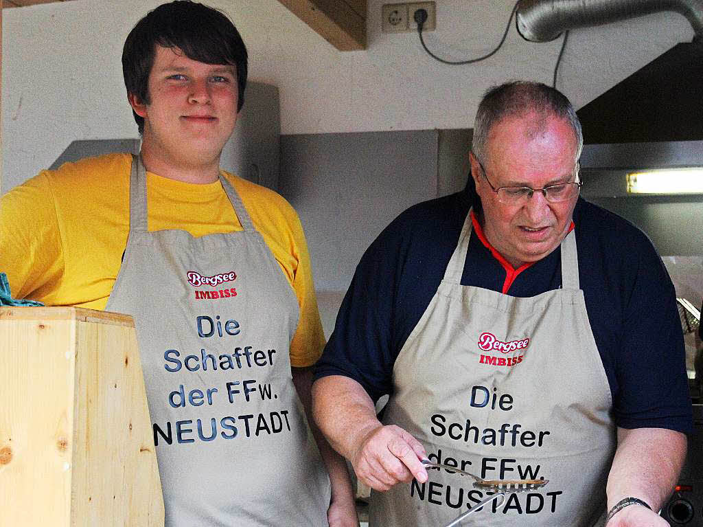 "Die Schaffer" der Feuerwehr Neustadt bruzzelten Champignons.