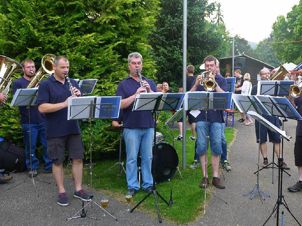 Schierefestmusik spielte eine Gruppe der Stadtmusik Neustadt.