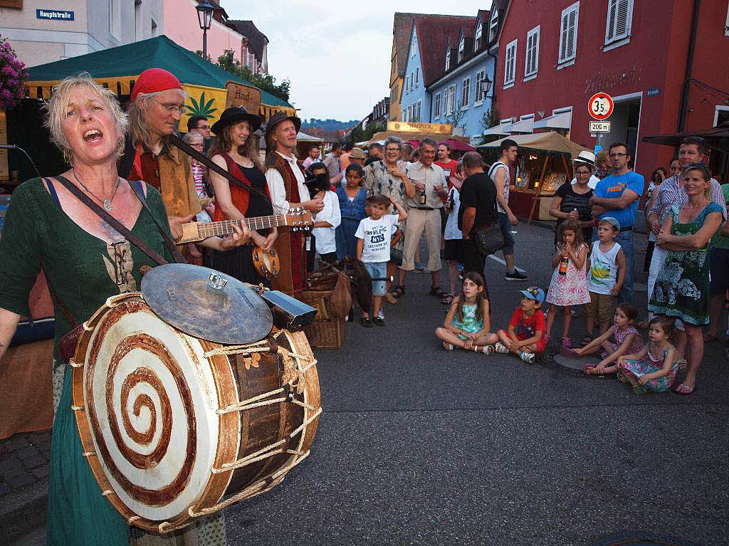 Historisches Altstadtfest in Kenzingen: Satostelamanderfanz rockt mittelalterlich