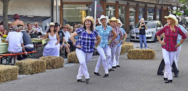 Die Country Western Dancer &#8222;Feel... Samstag Einblicke in den Line-Dance.   | Foto: Privat
