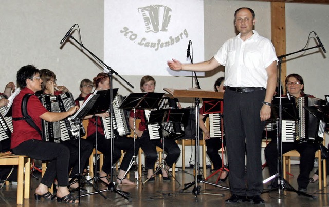 Das Harmonika-Orchester Laufenburg pr...Fedorov ein unterhaltendes Programm.    | Foto: Charlotte Frse