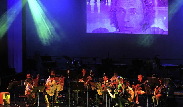 Kopfkino mit Live-Musik prsentierten die Schler der Stdtischen Musikschule.   | Foto: fotos: heidi fssel