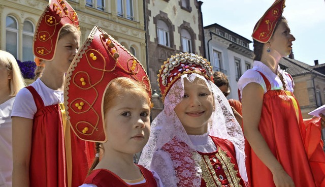 Zum Bhnenprogramm gehrte auch russische Folklore.   | Foto: Barbara Ruda