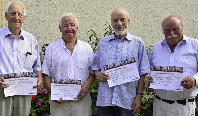 190 Jahre  aktive CDU-Mitgliedschaft v...iler, Andreas Hgle und Norbert Hgle.  | Foto: Dieter Erggelet