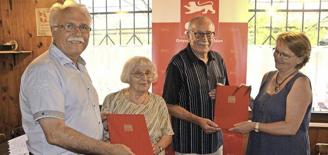 40 Jahre SPD: Hidir Grakar (MdL) und ...tulieren Willi Born und Ilse Enderle.   | Foto: Ingrid Bhm-Jacob