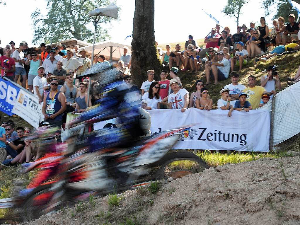 Heie Maschinen, heies Tempo, heies Wetter: 42. Motocross in Schweighausen