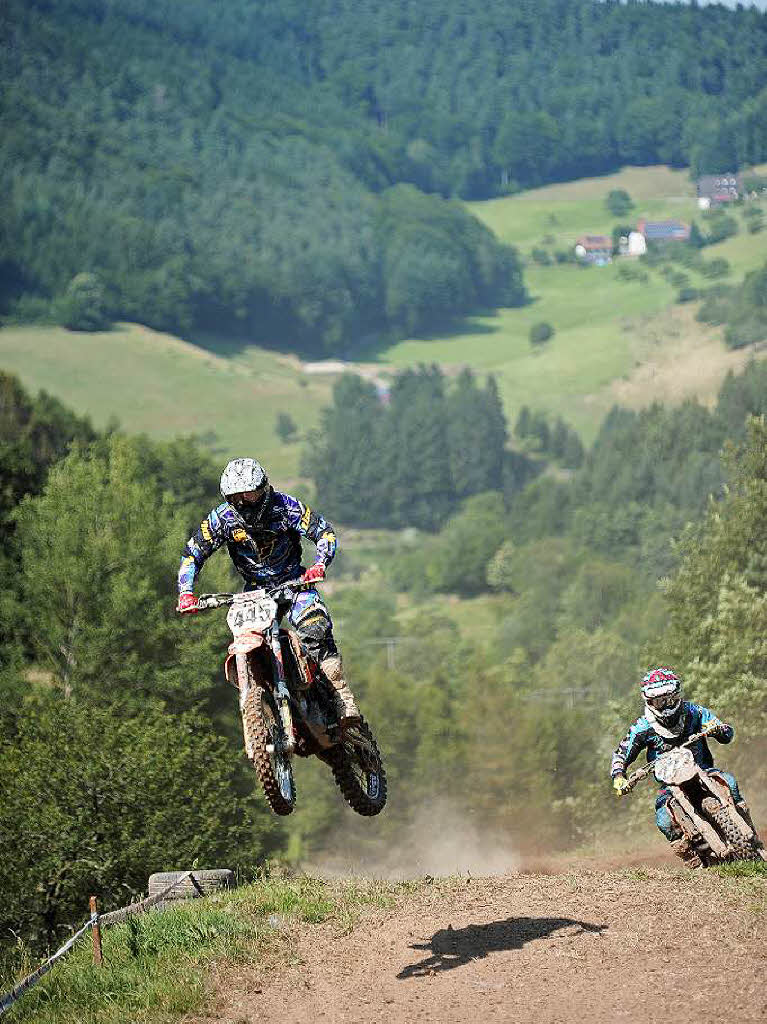 Heie Maschinen, heies Tempo, heies Wetter: 42. Motocross in Schweighausen