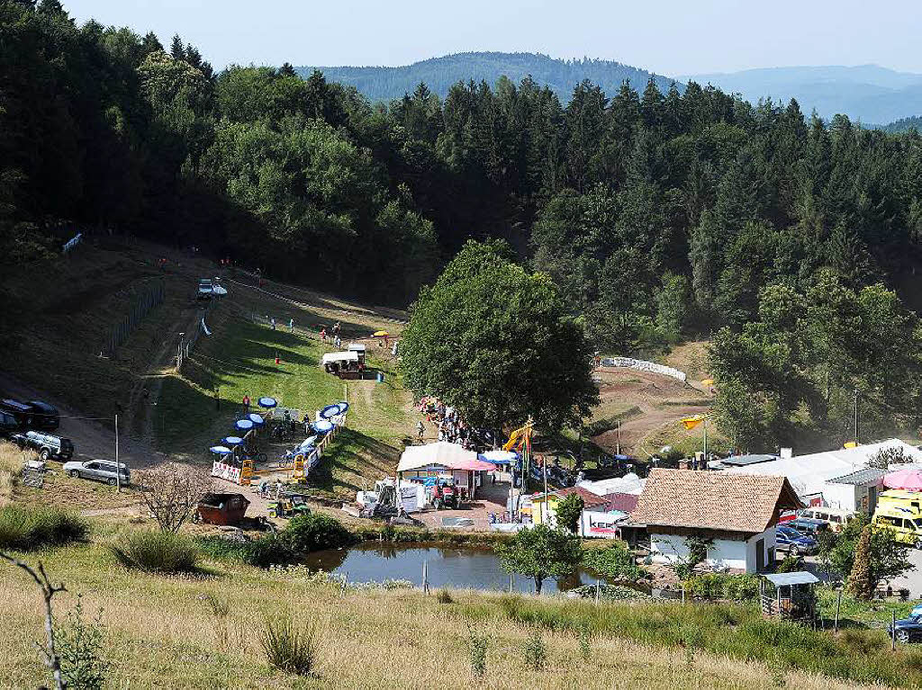 Heie Maschinen, heies Tempo, heies Wetter: 42. Motocross in Schweighausen