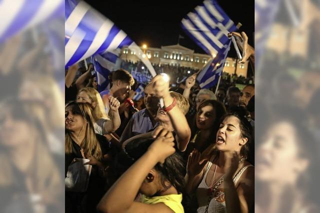 Die Griechen lehnen die Sparpläne der Gläubiger mit großer Mehrheit ab