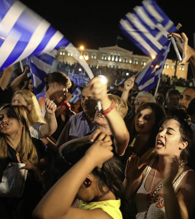 Anhnger der Syriza-Partei feiern in Athen.  | Foto: dpa