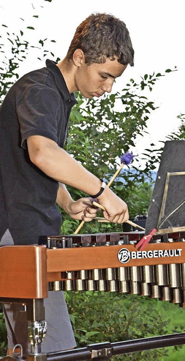 Das Marimbaphon-Solo von Jakob Gerthei... Zirkusatmosphre an die Altdorfhalle.  | Foto: Hans Meidhof