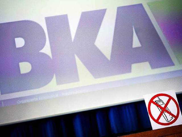 Archivbild aus dem Jahr 2009: Vor eine...eht es darum, was dem BKA erlaubt ist.  | Foto: dpa