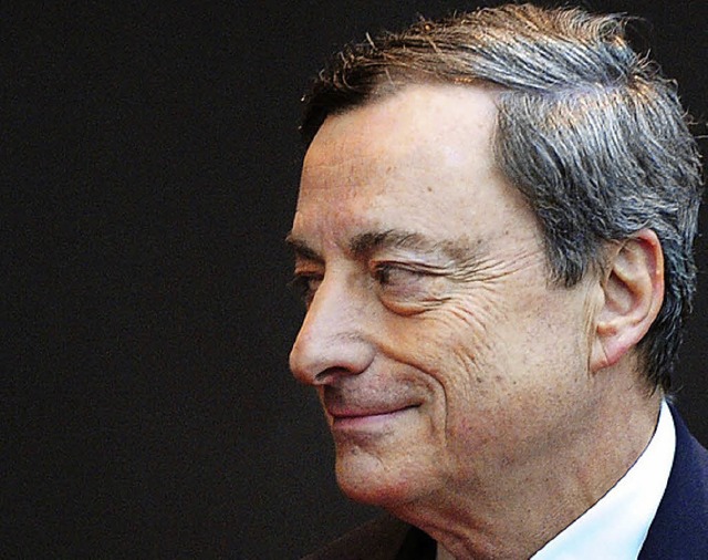 Er entscheidet ber die Zahlungsfhigk...Finanzsystems: EZB-Chef Mario Draghi.   | Foto: dpa