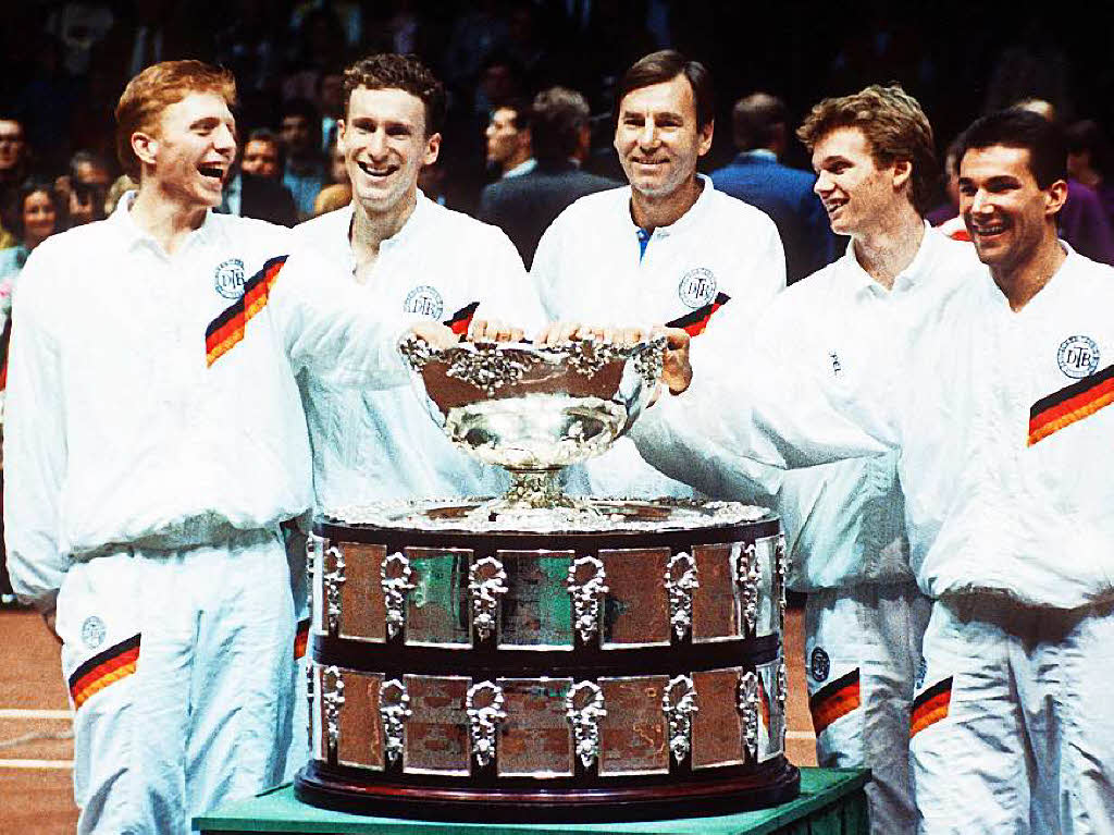 Im Dezember 1988 gewinnt dank Boris Becker erstmals ein deutsches Team den Davis-Cup.