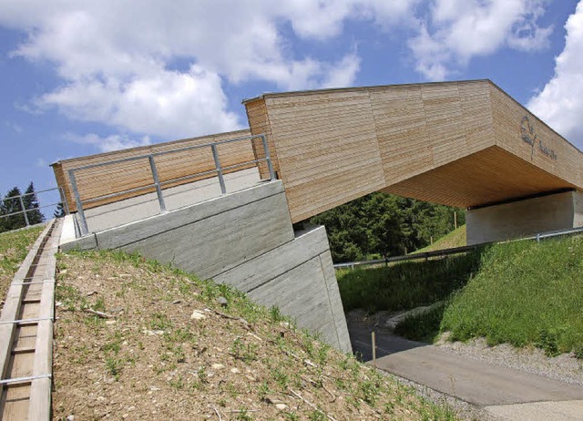 Neben der 2005 gebauten Skibrcke wird... Skigebiet Feldberg besser vernetzen.   | Foto: Ralf Morys