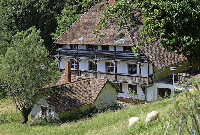 Der Bauernhof des alten Kartuserklost...t der letzten seiner Art in Freiburg.   | Foto: Rita Eggstein