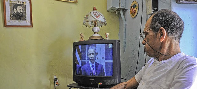 Fidel Castro an der Wand, lauscht dieser Kubaner Obama.   | Foto: AFP