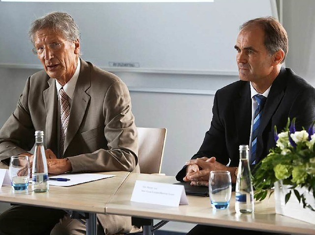 Johannes Pollaert (links) und Reiner Just bei der Pressekonferenz.  | Foto: Christoph Breithaupt
