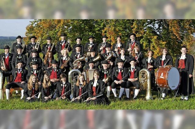 Trachtenkapelle Obermettingen tritt in Hchenschwand auf