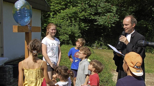 Das Kreuz verbindet alle Christen auf ...es Gottesdienstes beim Gemeindefest.    | Foto: Alfred Peter