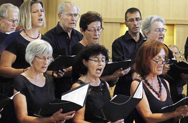 Ein stimmiges Konzert mit dem Kirchenchor   | Foto: Heidi Fssel