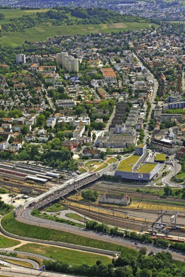Die Weiler Innenstadt, vorn im Bild je... Bahnlinie) soll einen Impuls setzen.   | Foto: Stadtverwaltung