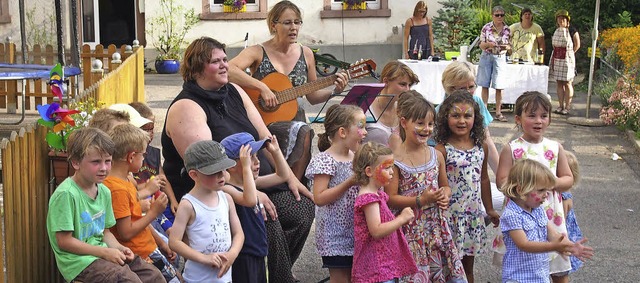 Seit 40 Jahren gibt es den Hgelberger...rhliches Stndchen beim Brunnenfest.   | Foto: Poppen/bergmann