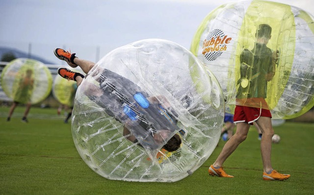 Fr die Zuschauer ziemlich lustig, fr... ziemlich schweitreibend:  Loopyball   | Foto: Symbolfoto: Urs Flueeler/dpa