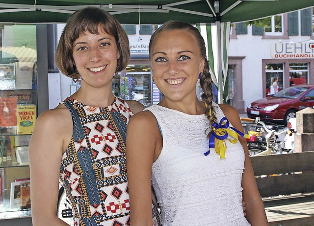 Anna Posokhova (Russland) und Nataliia...Schopfheimer Wochenmarkt (von links).   | Foto: Anja Bertsch