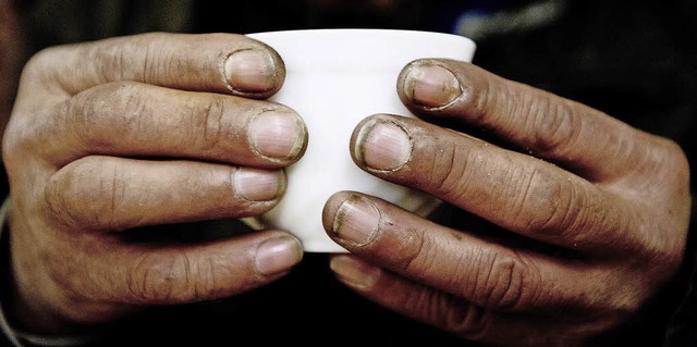 Oftmals ist schon mit einer Tasse Kaffee und einem Gesprch geholfen.   | Foto: dpa