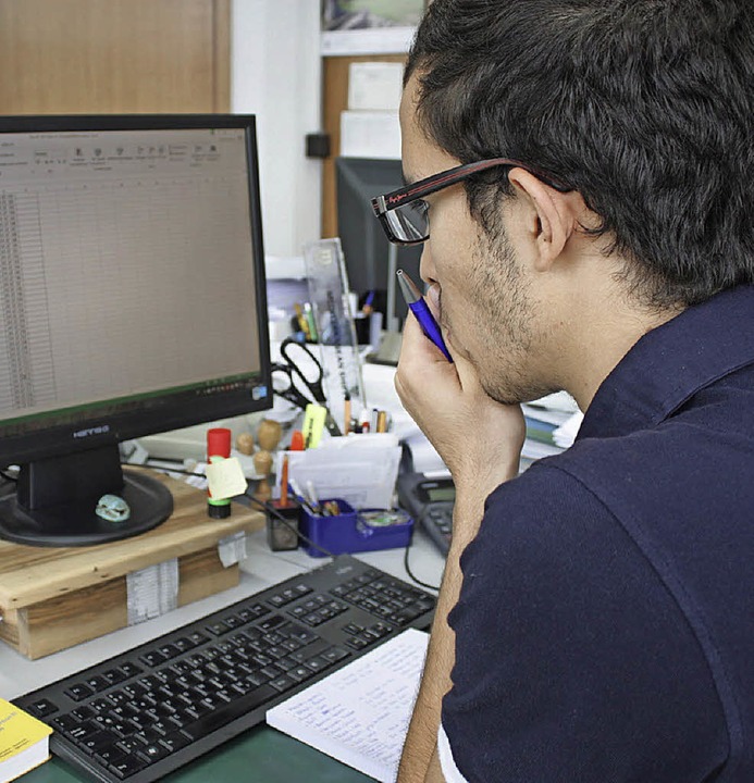 Mohamed El Hadri Arrami an seinem Arbeitsplatz bei OSA.   | Foto: ZVG